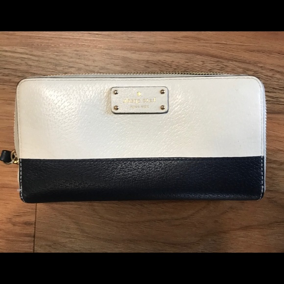 Like New Kate Spade Navy Blue and White Zip-Around Leather Wallet 🥰 Spacious! - Picture 4 of 8